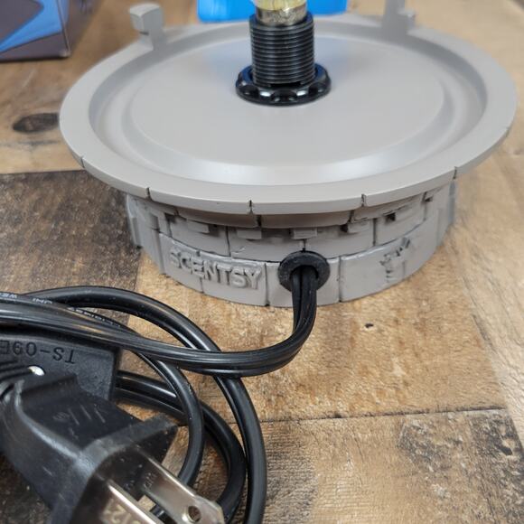 Scentsy Batman Superhero DC Full Size Wax Warmer NOB Plug In Light Blue Gray - Picture 10 of 16